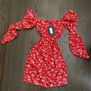 Pretty little thing | Red Ditsy Floral bodycon dr